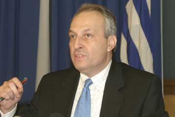 Απαγορευτικό δημόσιων δηλώσεων από το Μαξίμου για τον Ευάγγελο Μπασιάκο