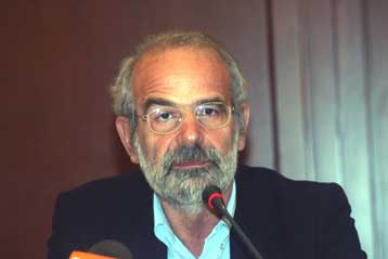 Κυβερνητικές ευθύνες στο θέμα της γρίπης των πουλερικών βλέπει ο Αλ.Αλαβάνος