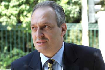 «Δεν υπάρχει θέμα ανασχηματισμού» λόγω Μπασιάκου, λέει η κυβέρνηση