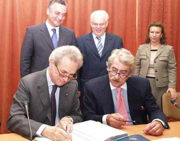 Υπεγράφη η σύμβαση ΟΛΠ – ΕΤΕπ για τον προβλήτα στο Σταθμό Εμπορευματοκιβωτίων