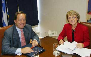 Τον κίνδυνο απώλειας 200 εκατ. ευρώ από το Ταμείο Συνοχής επισημαίνει η Ντ.Χούμπνερ