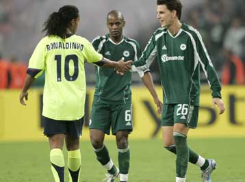 Παρών ο Κονσεϊσάο στο ντέρμπι, δύσκολα θα παίξει ο Μάντζιος, παράπονα Ολισαντέμπε