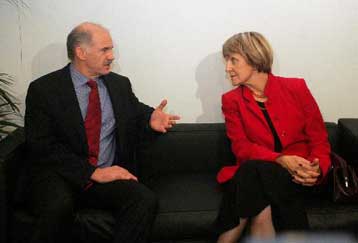 Τη συνδρομή της Ντ.Χούμπνερ για την απορρόφηση των κονδυλίων του Δ ΚΠΣ ζητά το ΠΑΣΟΚ