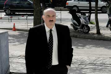 Στην υπόθεση Καλούση κατηγορείται ότι εμπλέκεται συνεργάτης του Π.Μαντούβαλου