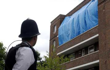 Τέσσερις συλλήψεις στη Βρετανία κατά τη διάρκεια εφόδων της Αντιτρομοκρατικής