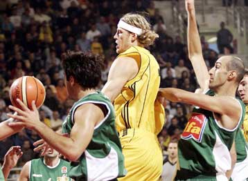 Εντυπωσιακός ο Αρης, επιβλητική η Ολύμπια στην πρεμιέρα