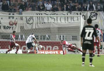 Δεύτερη συνεχής ήττα του Ολυμπιακού, ανατροπή από το Αιγάλεω, «εξάσφαιρος» ΠΑΟΚ