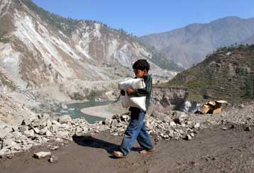Ισχυρός μετασεισμός 6 Ρίχτερ την Κυριακή στο Πακιστάν