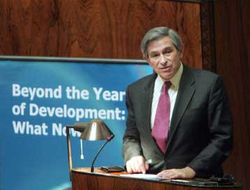 Αμοιβαίες υποχωρήσεις για την καταπολέμηση της φτώχιας ζητά ο Πολ Γούλφοβιτς