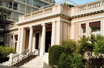 Έλεγχο στο «παρελθόν» όσων υπηρετούν στον κρατικό μηχανισμό αποφασίζει η κυβέρνηση