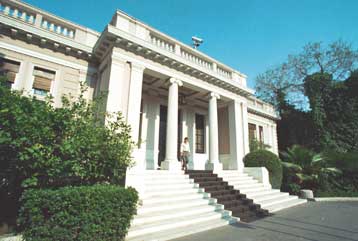 Δυσαρέσκεια στο Μαξίμου και «γκρίνια» στη ΝΔ προκαλούν οι χειρισμοί του Π.Μαντούβαλου