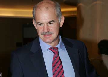 Ανησυχία για τον κίνδυνο «γενικής απαξίωσης της πολιτικής» εκφράζει ο Γ.Παπανδρέου