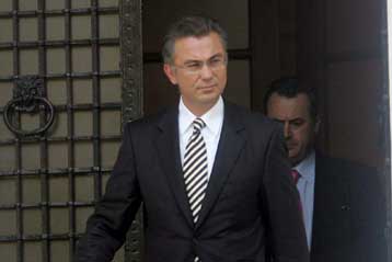 Απαντήσεις Ρουσόπουλου για αμοιβές στελεχών της ΕΡΤ και αύξηση του δημόσιου τέλους