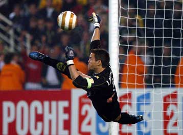 Η αστοχία των Κάριου, Μαλουντά στα πέναλτι άφησαν την Λιόν εκτός συνέχειας