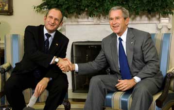 «Ευχαριστώ» Μπούτσκοφσκι σε Μπους για την αμερικανική στήριξη -και- επί της ονομασίας