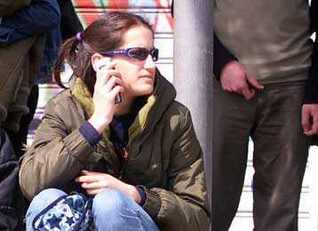 Με κινητό τηλέφωνο στη σχολική τσάντα το 74% των παιδιών άνω των 12 ετών