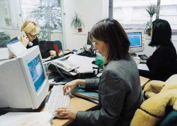 Οι ελληνικές επιχειρήσεις χρησιμοποιούν το Internet περισσότερο από τους πολίτες