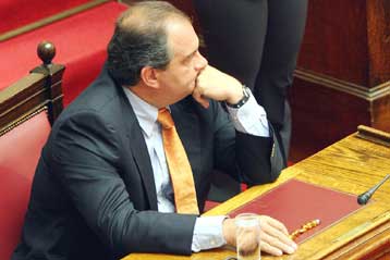 Στη Βουλή μεταφέρεται το πεδίο αντιπαράθεσης για εξωτερική πολιτική και διαφθορά