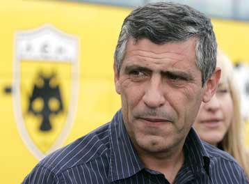 Πρέπει να μας υπολογίζουν την ΑΕΚ είτε το θέλουν, είτε όχι, προειδοποιεί ο Σάντος