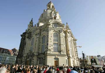 Ήχησαν και πάλι οι καμπάνες της ιστορικότερης εκκλησίας της Δρέσδης