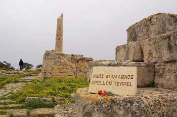 Με πλήρη καταστροφή απειλείται ο Μικρός Μυστράς της Αίγινας
