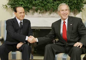 Θαυμαστής του ηγετικού χαρακτήρα του Μπους δηλώνει τώρα ο Μπερλουσκόνι