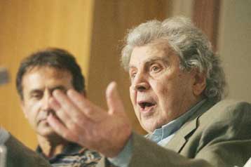 Έκκληση Θεοδωράκη προς Παπούλια για την αποφυλάκιση του Δ.Αϊβατζίδη