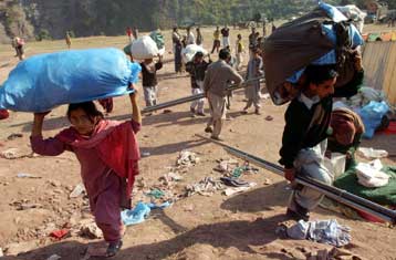 Πάνω από 73.000 οι νεκροί από τον καταστροφικό σεισμό στο Πακιστάν