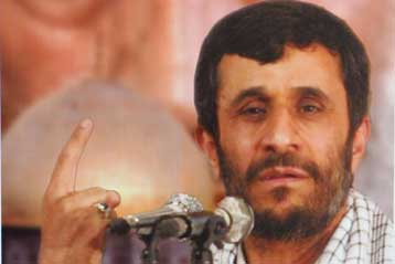 Σκληραίνει τη στάση της η Τεχεράνη, αντικαθιστώντας τους πρεσβευτές της σε 40 χώρες