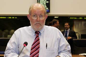 Υπαναχώρησε η βρετανική κυβέρνηση στο θέμα του αντιτρομοκρατικού νόμου