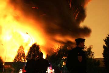 Επεκτείνονται και εκτός Παρισιού οι ταραχές με πρωταγωνιστές μετανάστες και αστυνομία