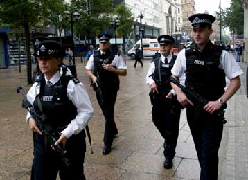 Δύο ακόμη ύποπτοι για τρομοκρατικές πράξεις συνελήφθησαν στο Λονδίνο