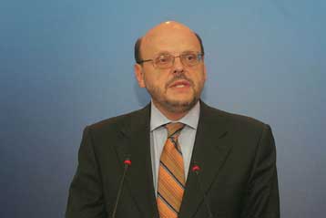 Επιμένει η κυβέρνηση στο σύστημα της Μπαρτσελόνα