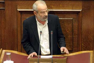 Για δεύτερη φορά απέσυρε την ερώτησή του για την Ολυμπιακή ο Αλέκος Αλαβάνος