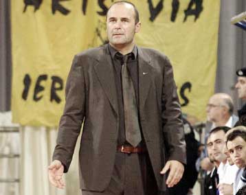 Ποινή δύο αγωνιστικών και πρόστιμο 10.000 ευρώ στον Καλαφατάκη