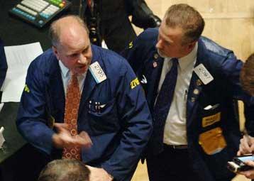 Χαμόγελα στη Γουόλ Στριτ, απογοήτευση στα ευρωπαϊκά χρηματιστήρια την Παρασκευή