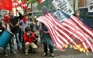 Με διαδηλώσεις και επεισόδια η έναρξη της Συνόδου Κορυφής της Αμερικής