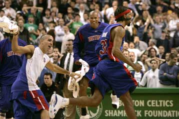 Νίκη στην εκπνοή για τους Ντιτρόιτ Πίστονς μέσα στη Βοστόνη