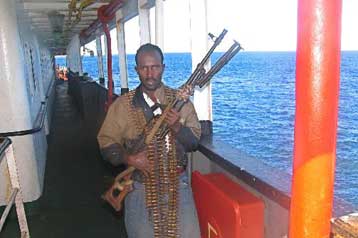 Eπίθεση πειρατών εναντίον κρουαζιερόπλοιου ανοικτά των σομαλικών ακτών