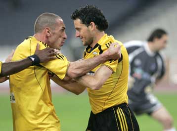 Πρώτη η ΑΕΚ περιμένοντας τη «μάχη» Ολυμπιακού-Ξάνθης