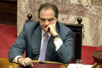 Τη χρονική στιγμή και τις παραμέτρους του ανασχηματισμού μελετά ο πρωθυπουργός