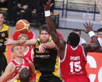 Ο «μοναχικός» Ολυμπιακός 71-67 το Μαρούσι-Η Ολύμπια άντεξε στην πίεση του Ηρακλή