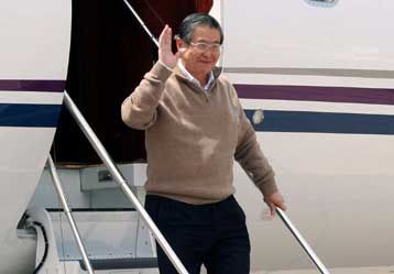 Συνελήφθη στη Χιλή ο φυγόδικος τέως πρόεδρος του Περού Αλμπέρτο Φουτζιμόρι