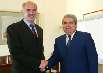 Εντός ΕΕ οι νέες πρωτοβουλίες για την επίλυση του Κυπριακού, δηλώνει ο Γ.Παπανδρέου