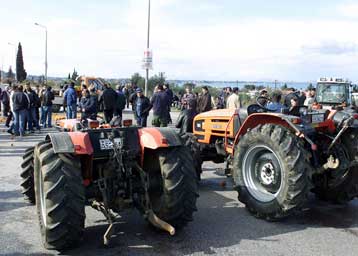 Ολιγόωρος αποκλεισμός της παλαιάς εθνικής Πατρών-Κορίνθου από αγρότες