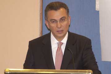 Καθησυχαστική η κυβέρνηση για το ενδεχόμενο μεταφοράς των γαλλικών ταραχών στην Αθήνα