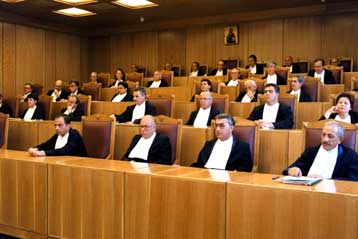 Και ο χήρος πολύτεκνος πατέρας δικαιούται την ισόβια σύνταξη πολυτέκνου