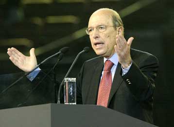 Αιχμές και μηνύματα από τον Κώστα Σημίτη στην επίσημη παρουσίαση του βιβλίου του