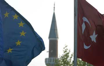 Εξομάλυνση των σχέσεών της με Ελλάδα και Κύπρο ζητά από την Τουρκία η ΕΕ