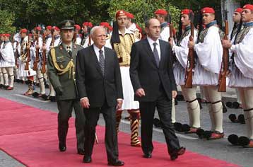 Συνάντηση Κάρολου Παπούλια με τον πρόεδρο της Αρμενίας